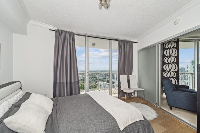 Building Photo - 1750 N Bayshore Dr