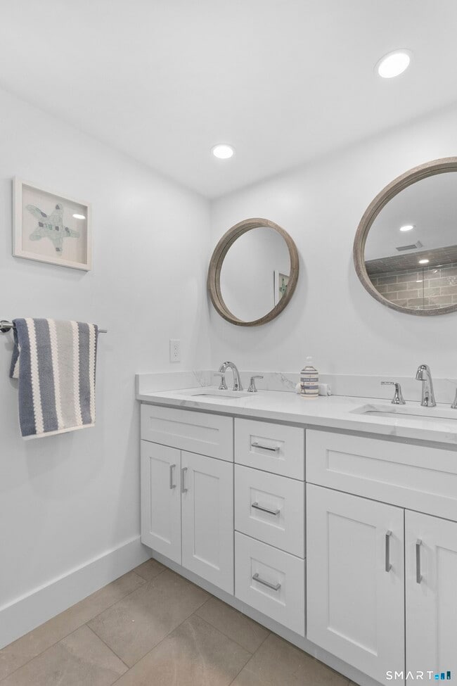 Building Photo - 12 Sandy Way