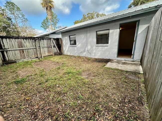 Building Photo - 647 NE Waldo Rd