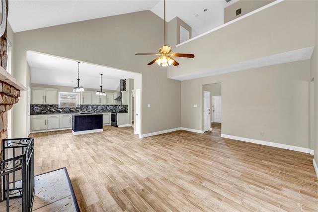 Building Photo - 900 Doral Cir