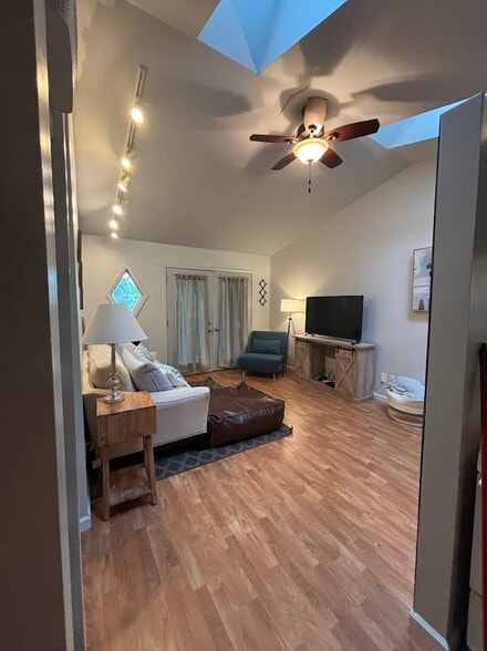 Building Photo - 105 W Florida Ave