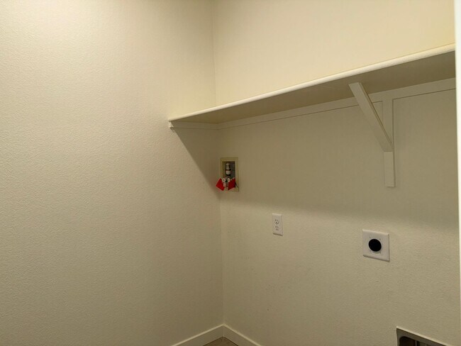 Building Photo - Beautiful 2 Year Old Home In Monument, wit...