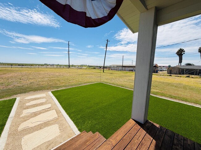 Building Photo - 11520 CA-152