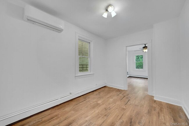 Building Photo - 437 Warburton Ave