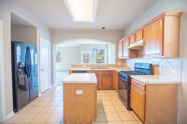 Building Photo - 827 Forest Hillside Ln