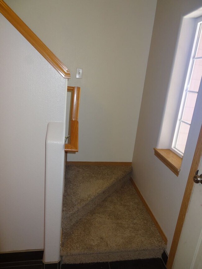 Building Photo - Sulbri04-102/104/106 Rice LN