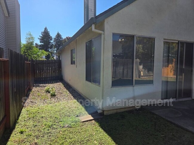 Building Photo - 203 Catalpa Ln