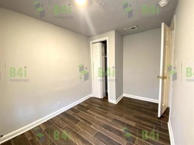 Building Photo - 8012 Green St