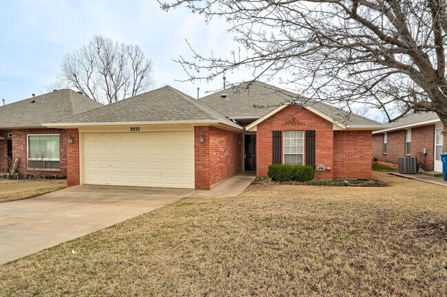 Building Photo - Gorgeous 3 bedroom 2 Bath Home in the Heart of Edmond