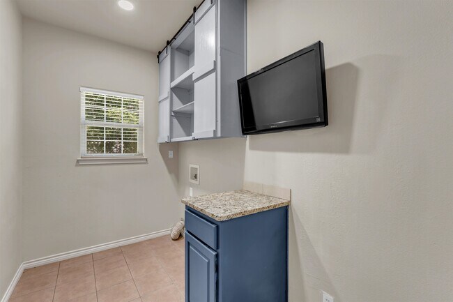 Building Photo - 145 Chaumont St