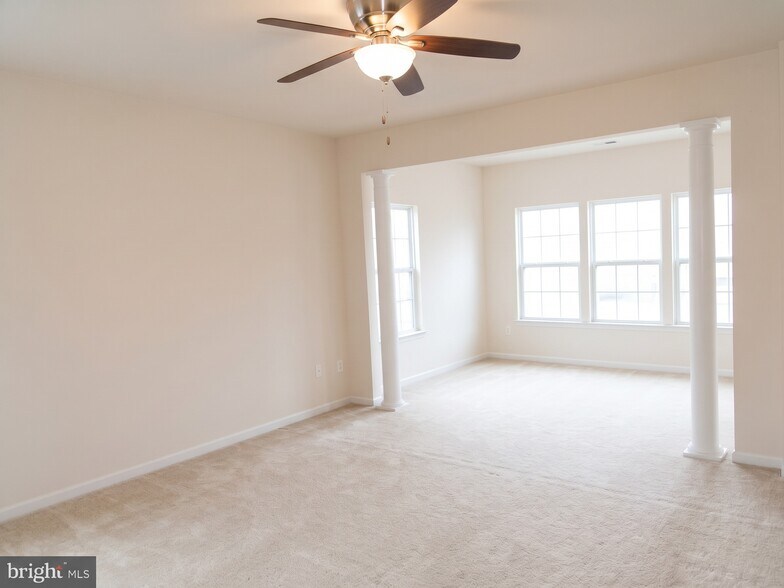 Building Photo - 4255 Talmadge Cir