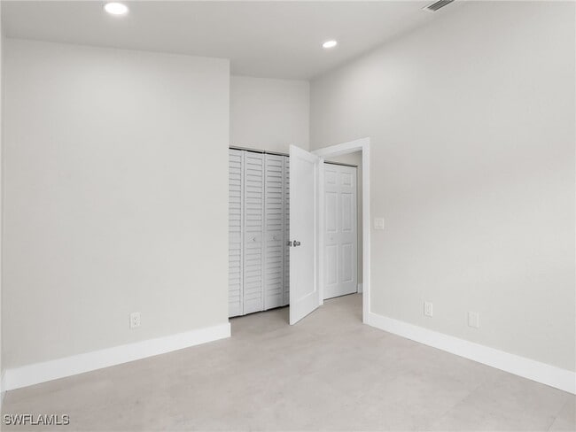 Building Photo - 1856 W Crown Pointe Blvd
