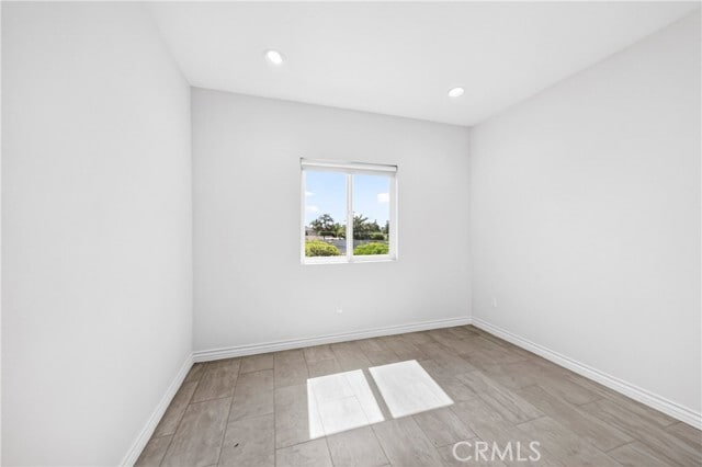 Building Photo - 525 W Woodcrest Ave