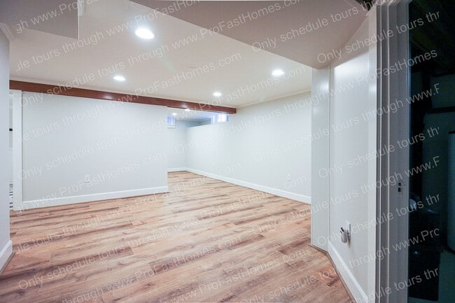 Building Photo - 2714 SE 48th Av