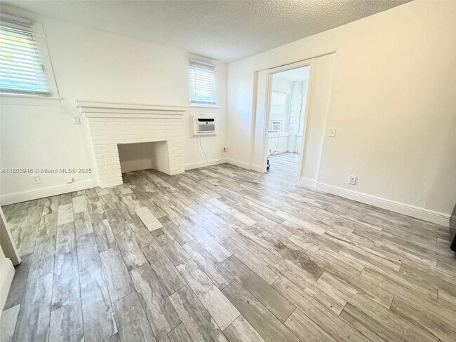 Building Photo - 605 S J St