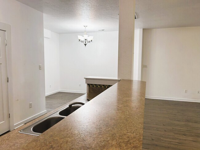 Building Photo - 248 Craftsman Cir