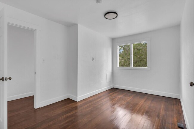 Building Photo - 367 Franklin St