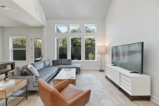 Building Photo - 5820 Harper Park Dr