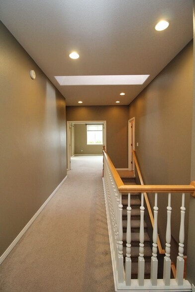 Building Photo - 5187 NW Skycrest Pkwy