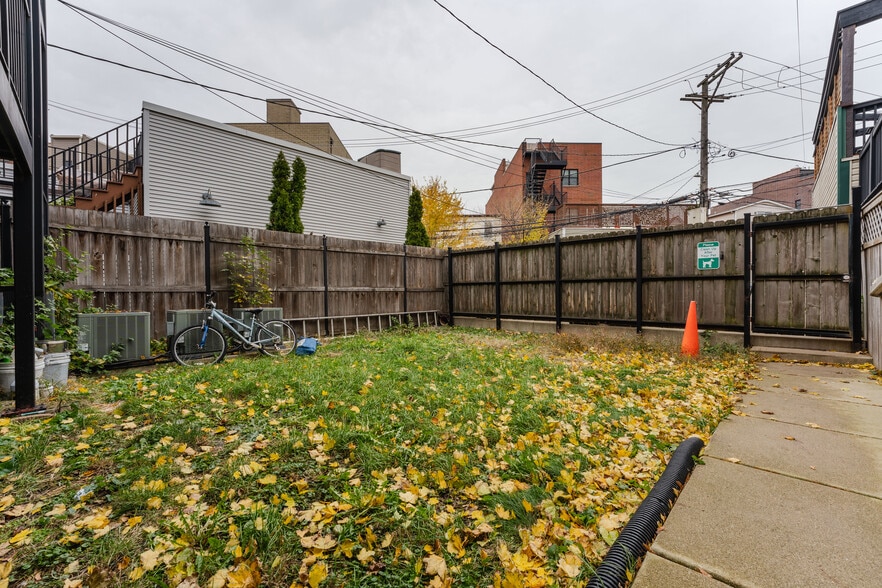 Building Photo - 3023 N Oakley Ave