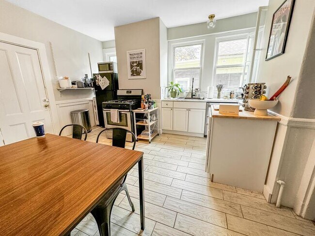 Building Photo - 35 Essex St