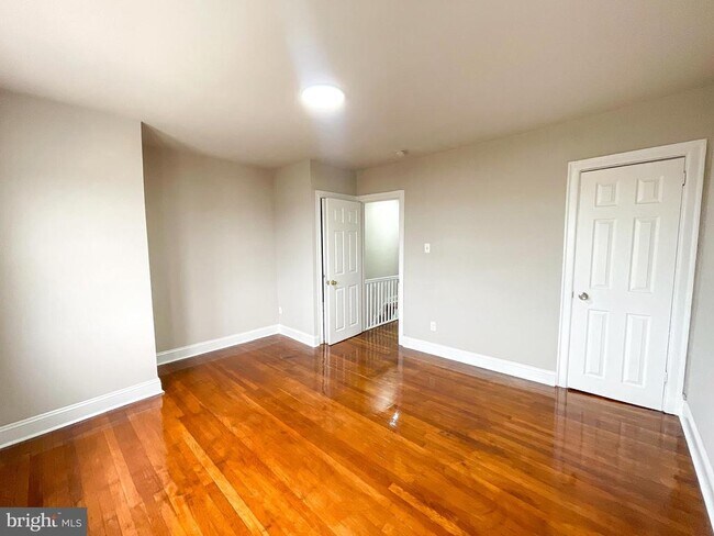 Building Photo - 6818 Wyncote Ave