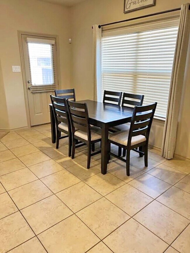 Building Photo - Beautiful 3 Bdrm 2 Bath Home in Fort Worth Texas - Near Haslet