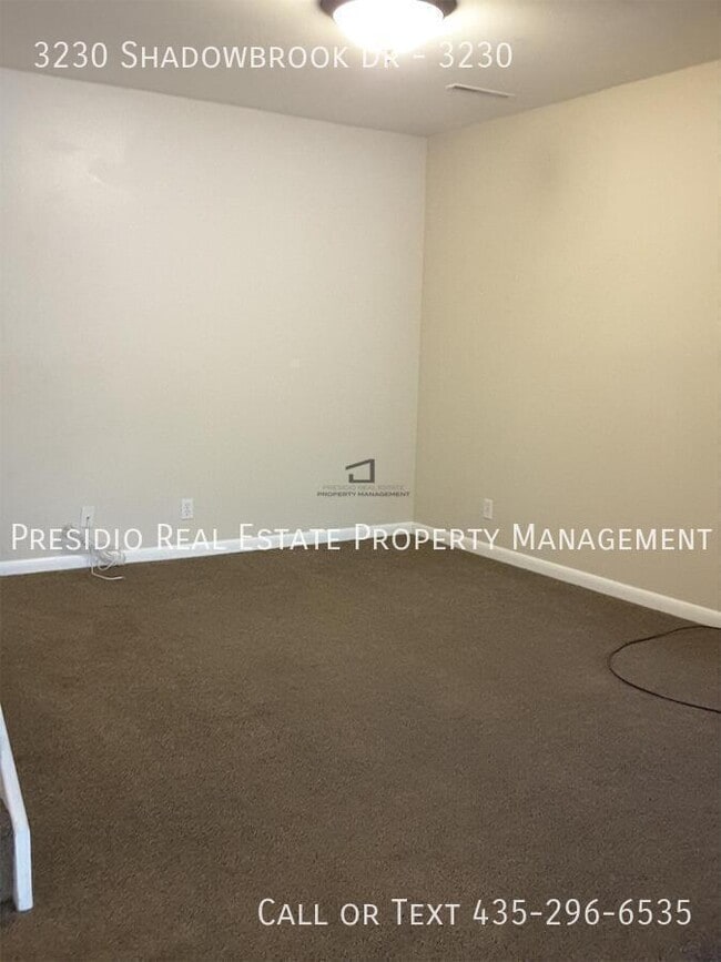 Building Photo - 3230 N Shadowbrook Dr