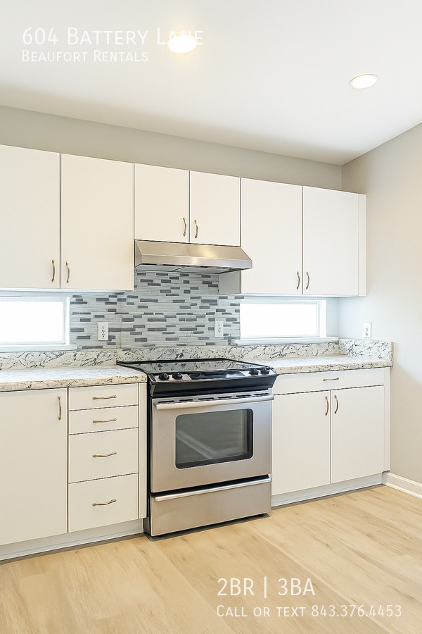 Building Photo - 604 Battery Ln