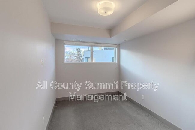 Building Photo - 1571 King St