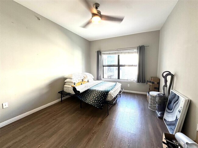 Building Photo - 2502 Leon St