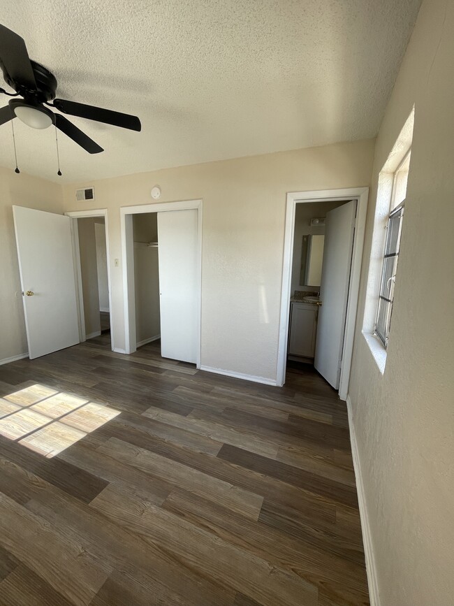 Building Photo - 8155 La Paloma Cir