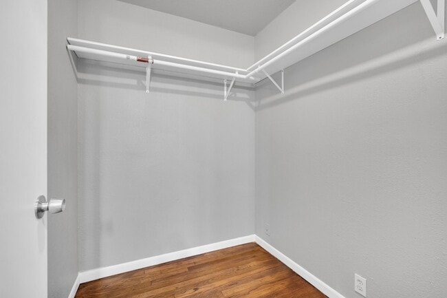 Building Photo - 413 Shaw St