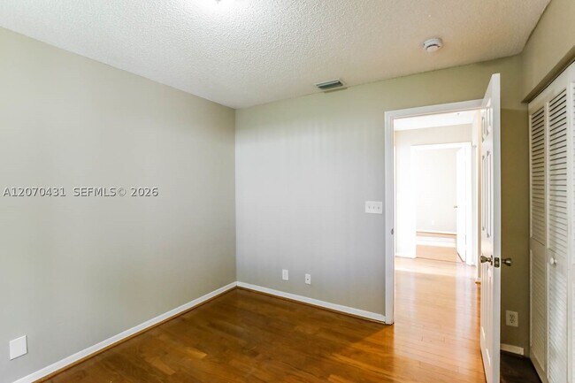 Building Photo - 10841 SW 14th Ct