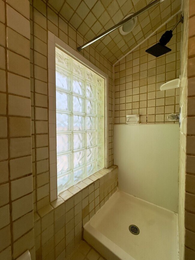 Building Photo - Charming 1 Bedroom Townhome ~ Ridgely's Delight