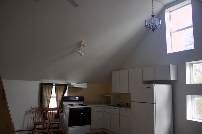 Building Photo - 35 Birdsall St