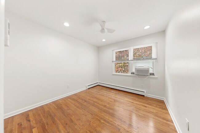 Building Photo - 10 Peaceful Ln