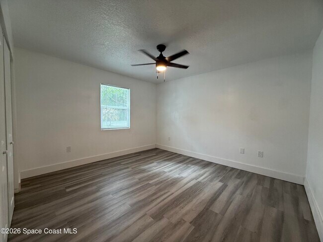 Building Photo - 306 Palm Ave