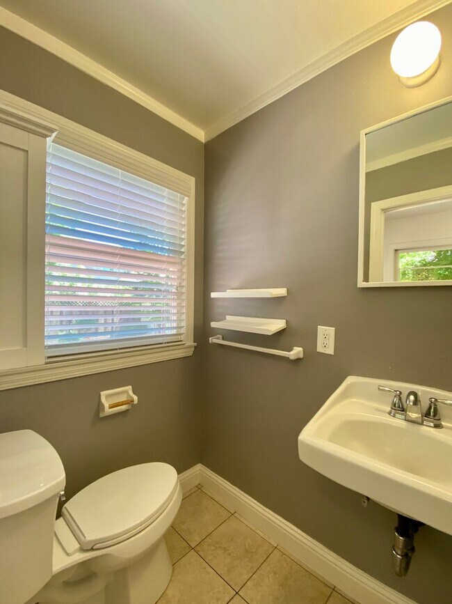 Building Photo - Charming Palo Alto Single-Story Home with Private Backyard