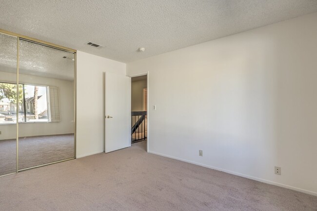 Building Photo - "Spacious 3-Bedroom Oasis with 1.5 Baths i...