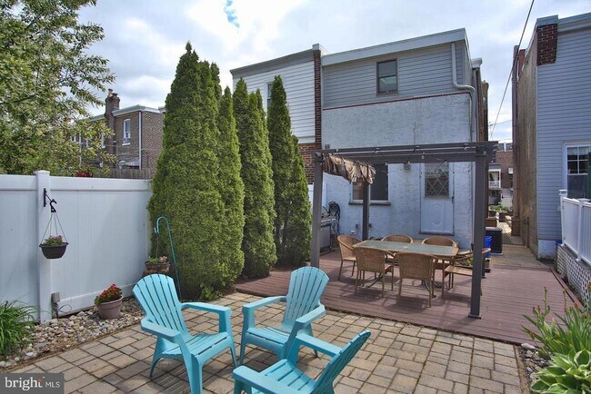 Building Photo - 207 Lauriston St