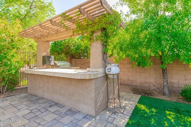 Building Photo - 295 W Goldfinch Way