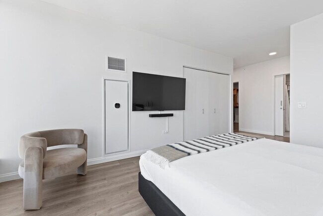 Building Photo - 1000 S Michigan Ave