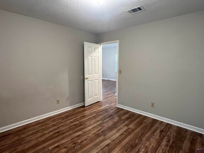 Building Photo - 536 Loblolly Ln