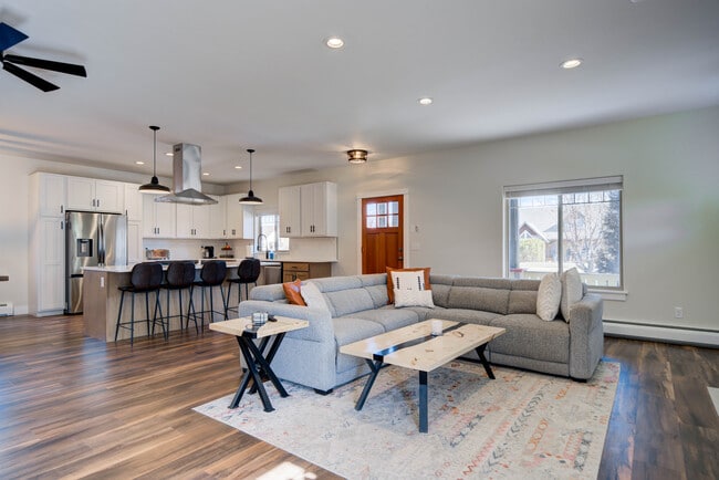Building Photo - 32 E Clara Ct