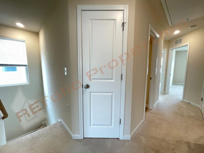 Building Photo - 1211 Homecoming Wy