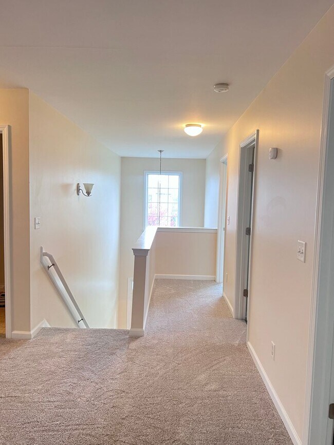 Building Photo - Spacious House in Woodfin/ 4 bedrooms-2.5 ...