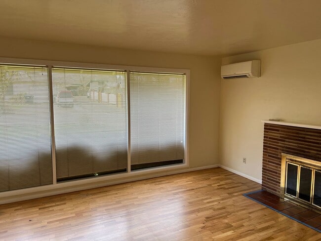 Building Photo - 3 Bedroom House in Southwest Eugene