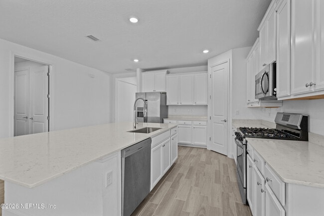 Building Photo - 260 Oaklawn Ct