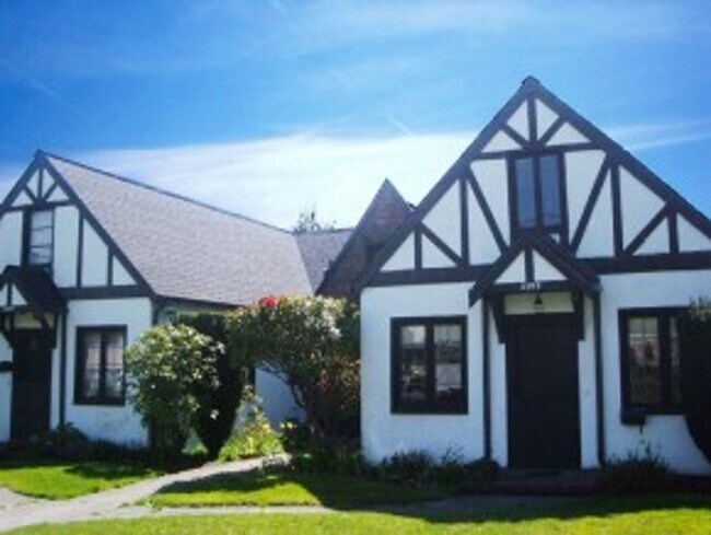 Building Photo - 5212 Ravenna Ave NE